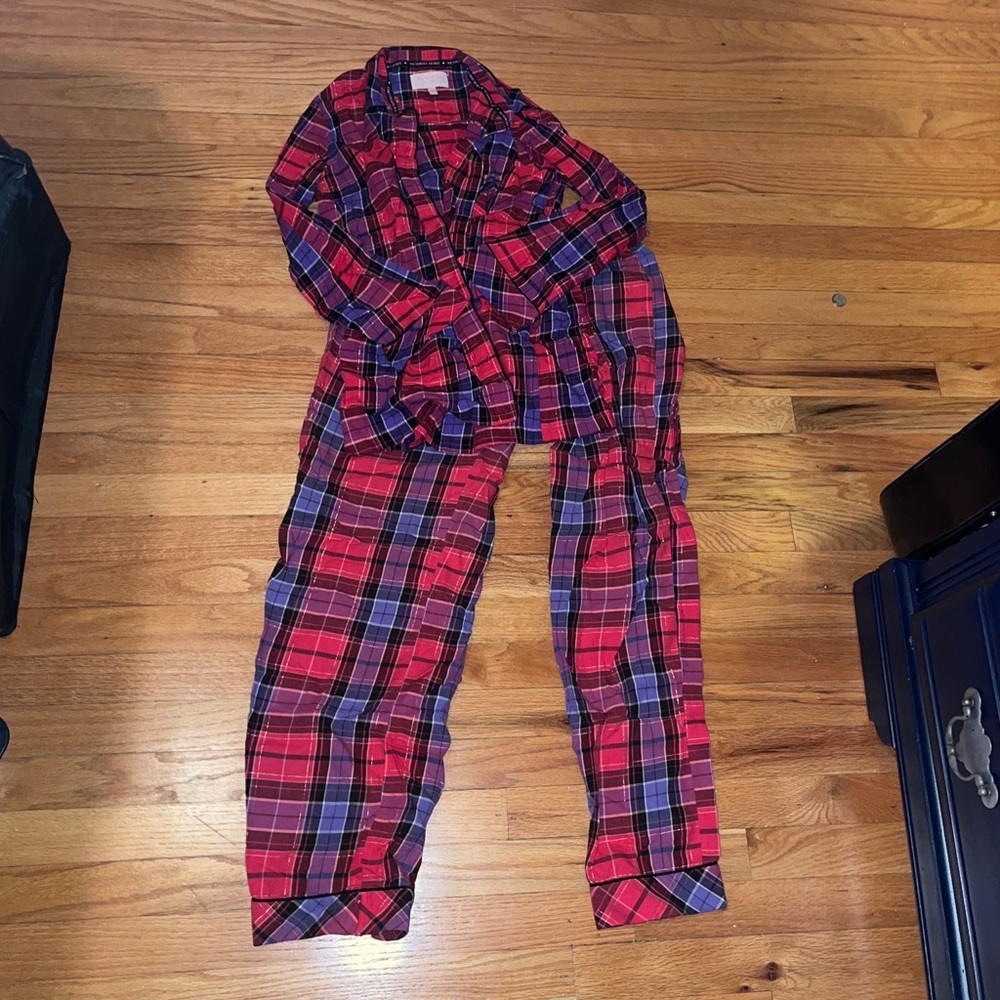 EUC Woman’s size Small Long Victorias Secret Plaid Favorite Cotton Pajama Set